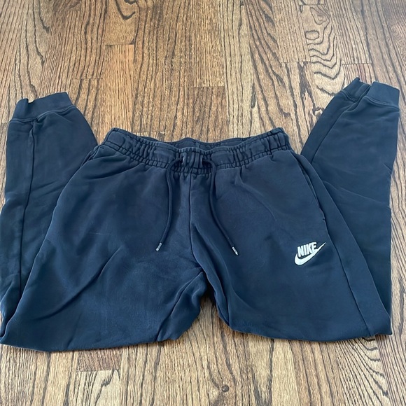 Woman’s extra small black Nike sweatpants - Picture 2 of 4